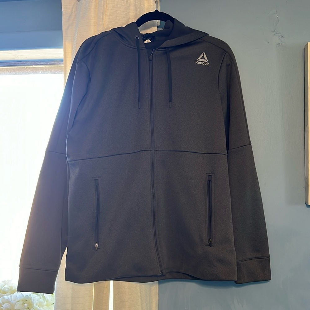 Men’s zip up sweatshirt size medium